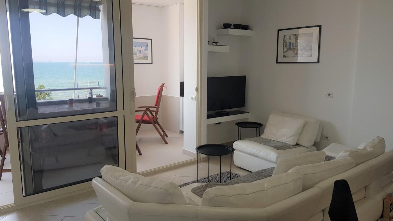 M&I Beach Apartment With Sea View ドゥラス エクステリア 写真