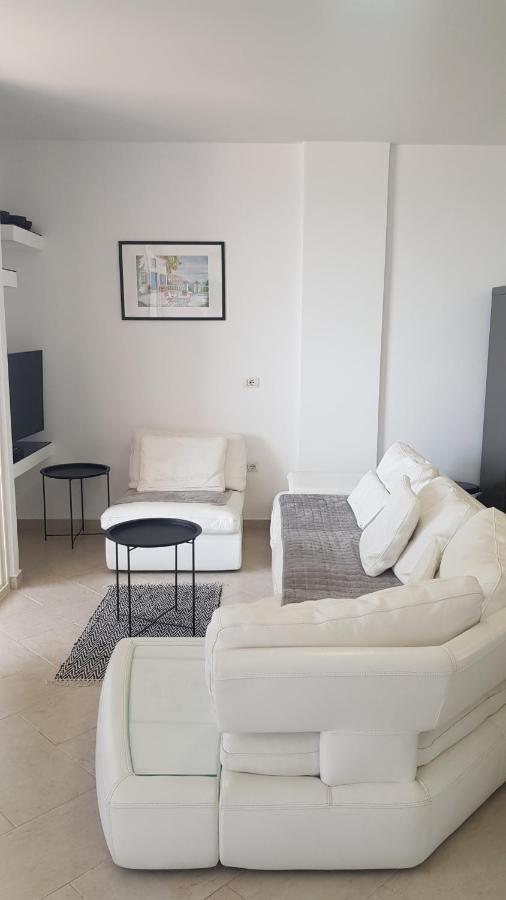 M&I Beach Apartment With Sea View ドゥラス エクステリア 写真