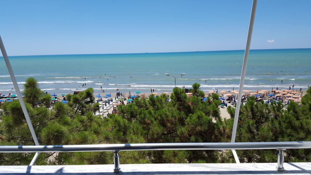 M&I Beach Apartment With Sea View ドゥラス エクステリア 写真